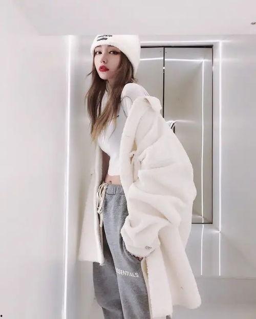 女明星紧身衣凹凸图片,紧身衣勾勒下的绝美曲线